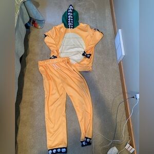 Men’s Bowser sweatshirt and pants set L/XL